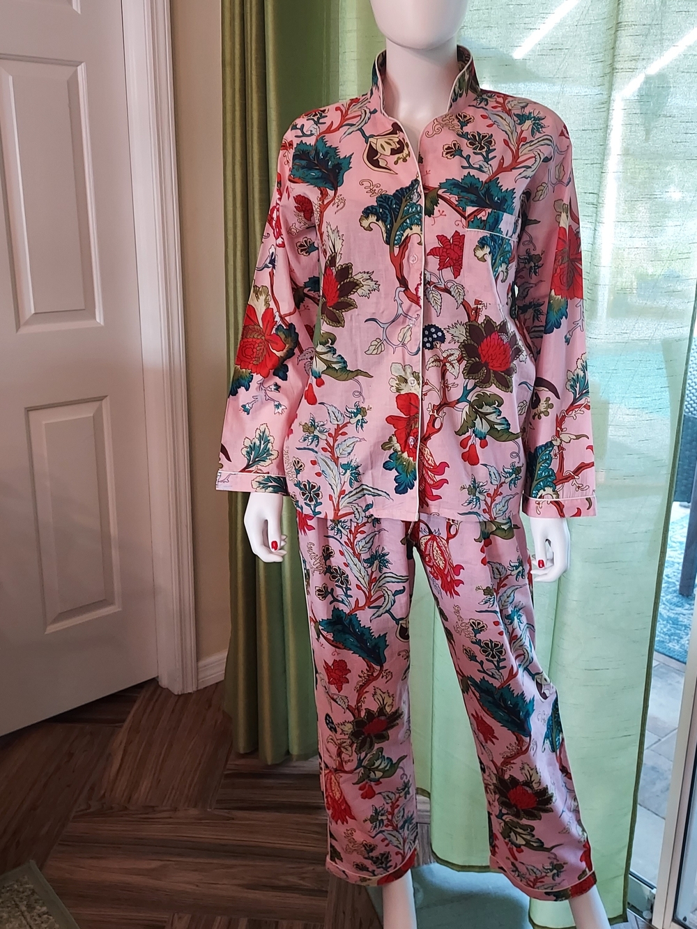 Floral Pink Pajama Set - Light Bold Print Cotton/India Women's 2-Pc Sz M. NWOT.
